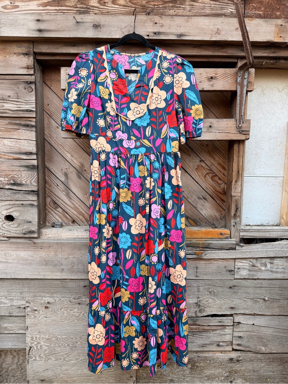 Floral Print Maxi Dress with V-Neck and Short Sleeves